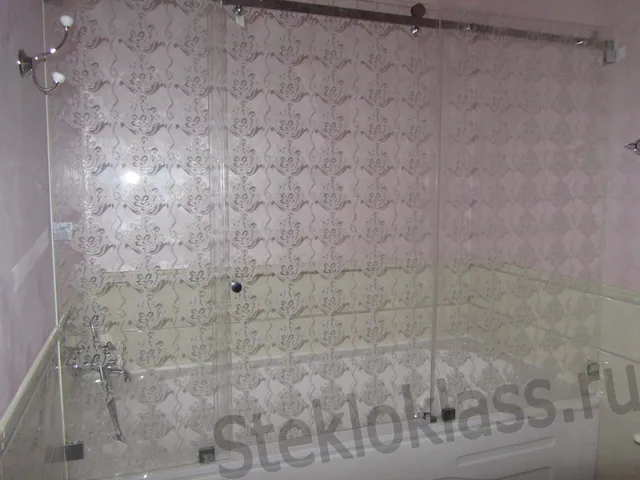 Стеклянный занавес с откатной дверью и глухими фрамугами в ванную — фото 2
