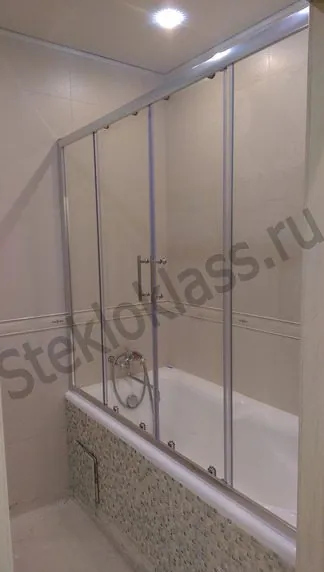 Стеклянно-профильная перегородка на акриловой ванне