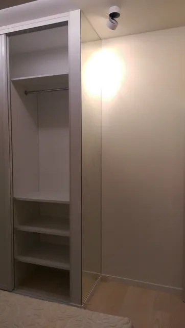 Зеркало на торец вещевого шкафа