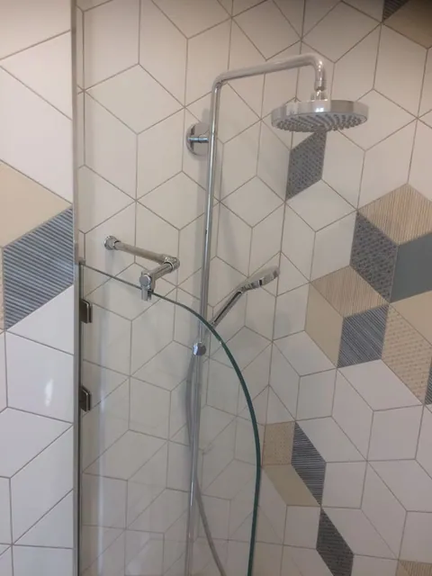Стеклянная перегородка на ванну — фото 2