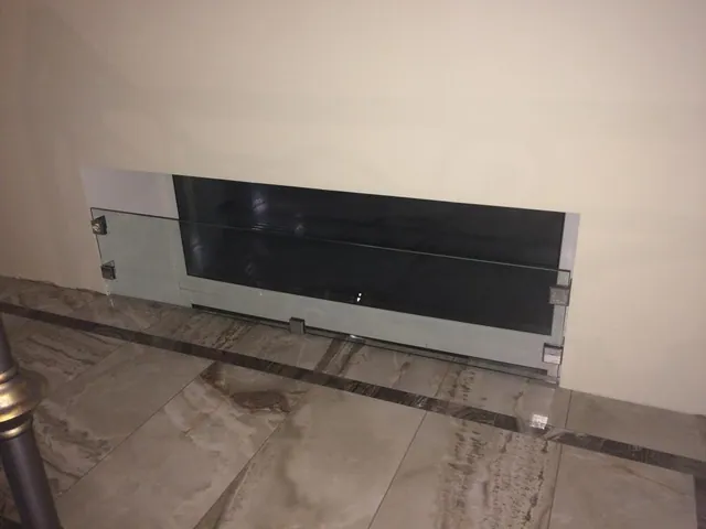 Стеклянное ограждение для межлестничной площадки лестничного марша — фото 3