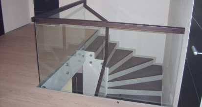 Ограждения лестниц из стекла